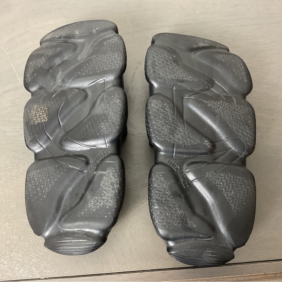 Pre-Owned CHAMPION Men's Black Super Squish Meloso Warped Pool Slides, Size 9 - Picture 5 of 10